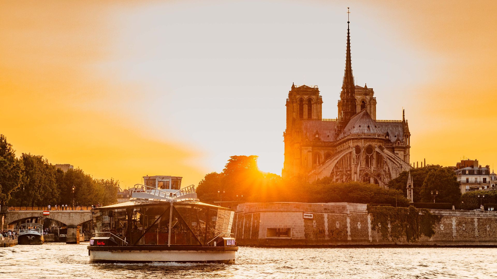 Bateaux Mouches: Romantic Dinner Cruise With Prestige Dinner Menu