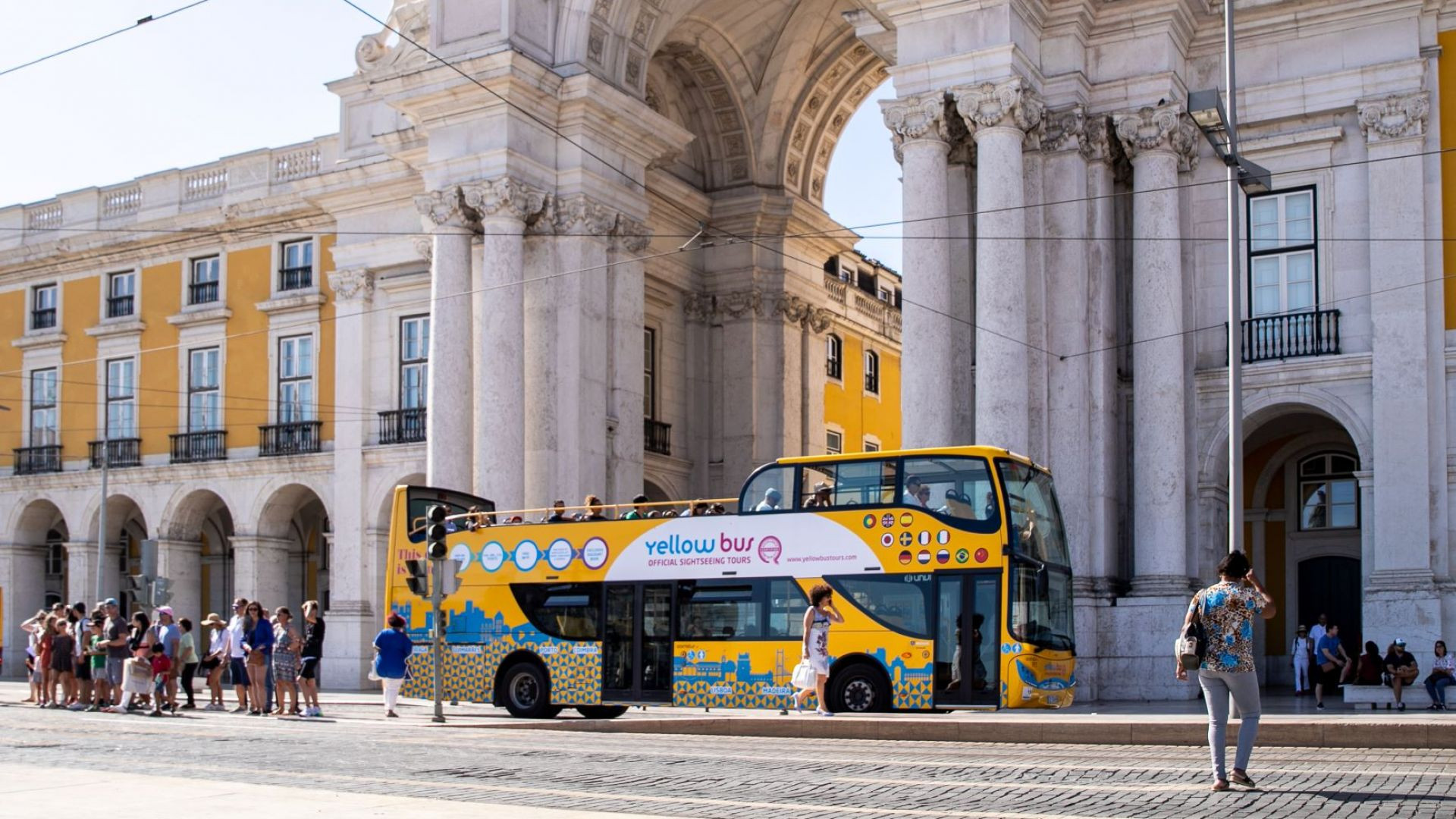 Attraction World - Modern Lisbon Bus Tour