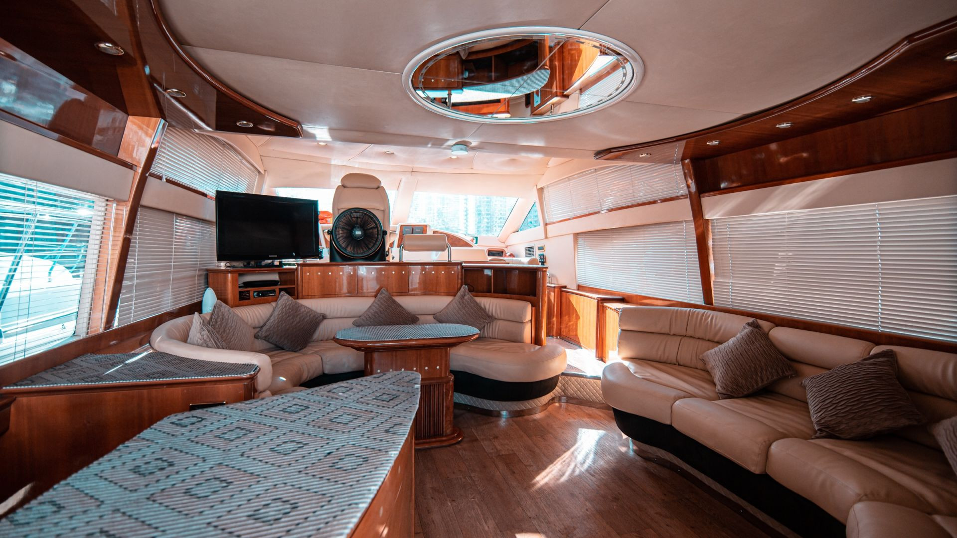 Centaurus Charter - Private Charter 58 Ft - Luxury