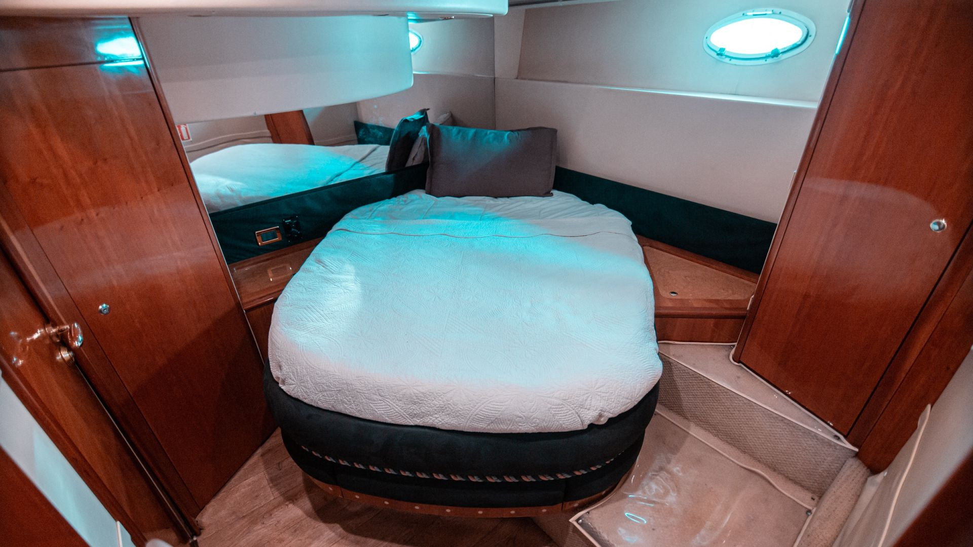 Centaurus Charter - Private Charter 58 Ft - Luxury
