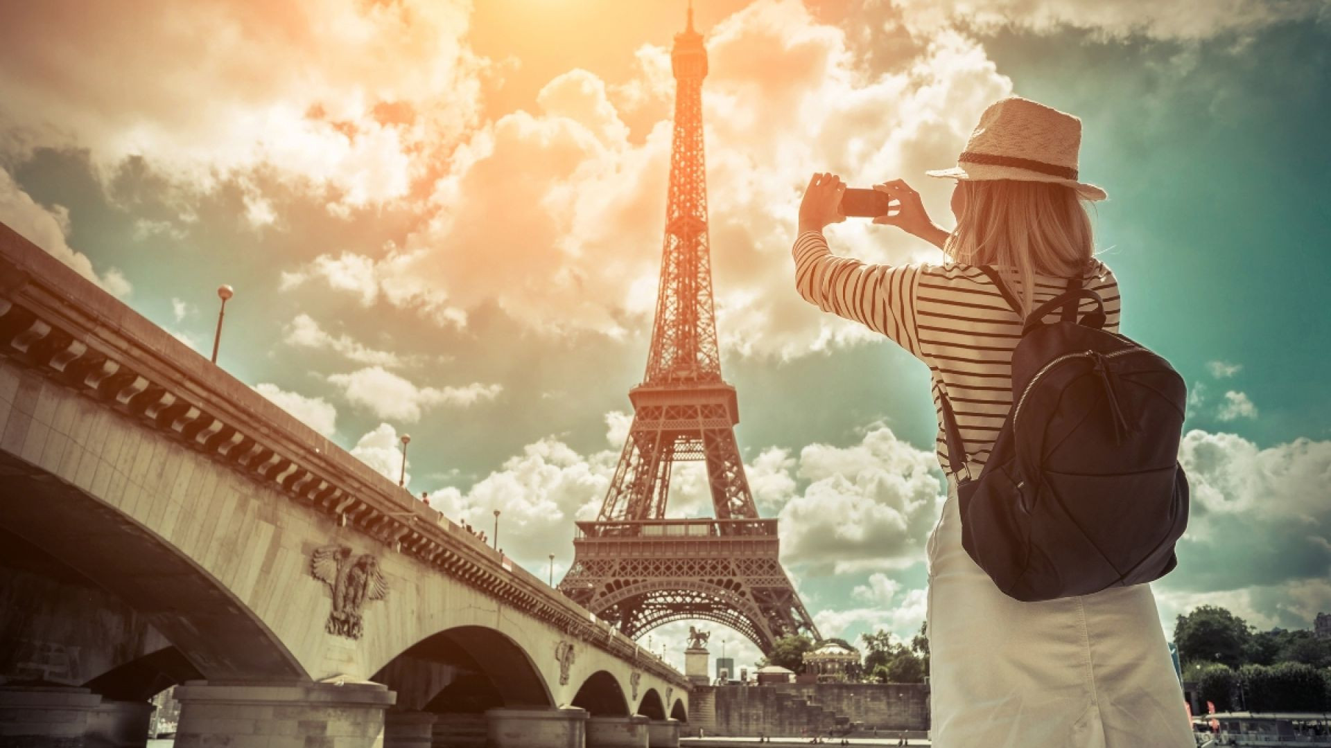 Attraction World - Eiffel Tower morning tour with 