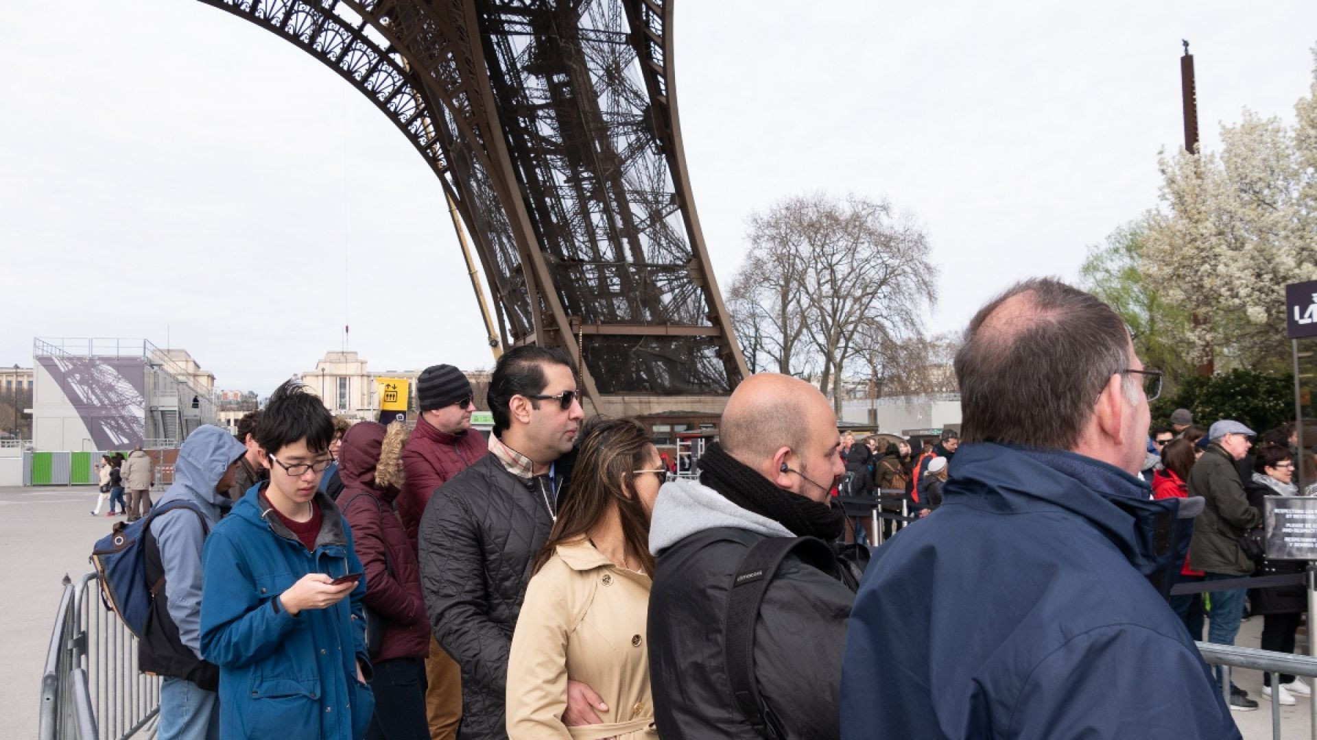 Attraction World - Eiffel Tower morning tour with 