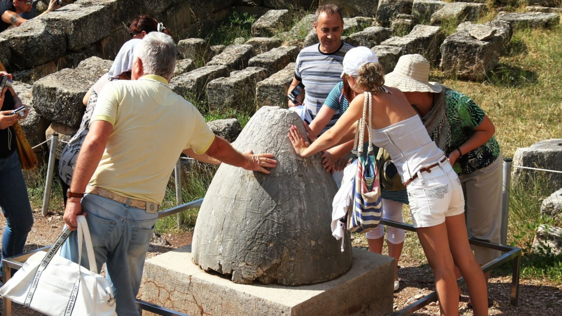 Delphi One Day Trip from Athens with Lunch