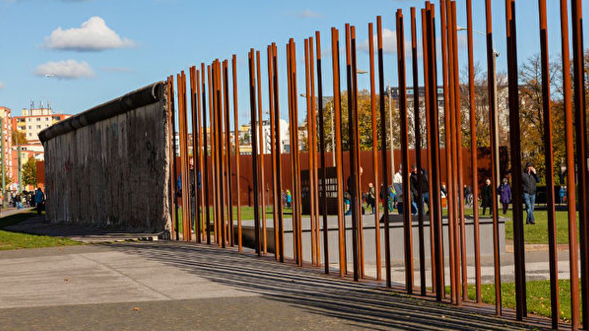 Discover Berlin: 2 Self-Guided Walks to Discover t