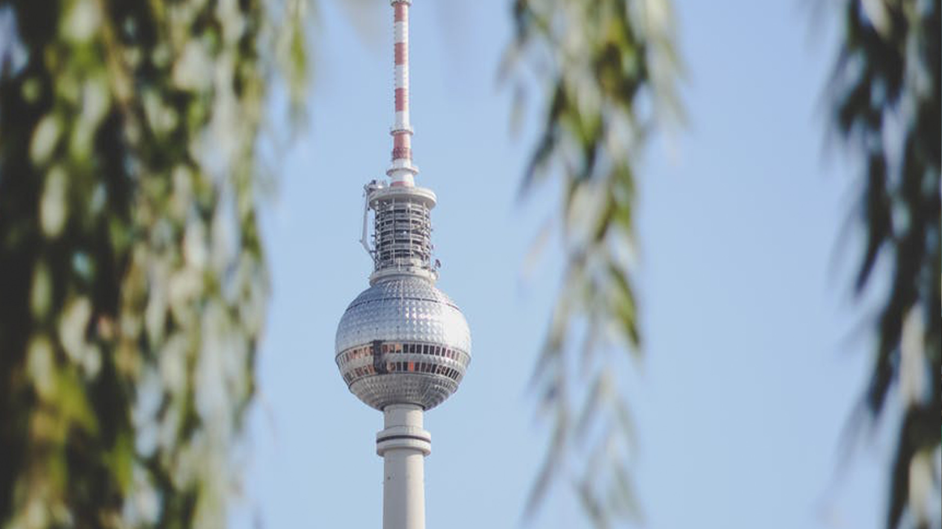 Discover Berlin: 2 Self-Guided Walks to Discover t