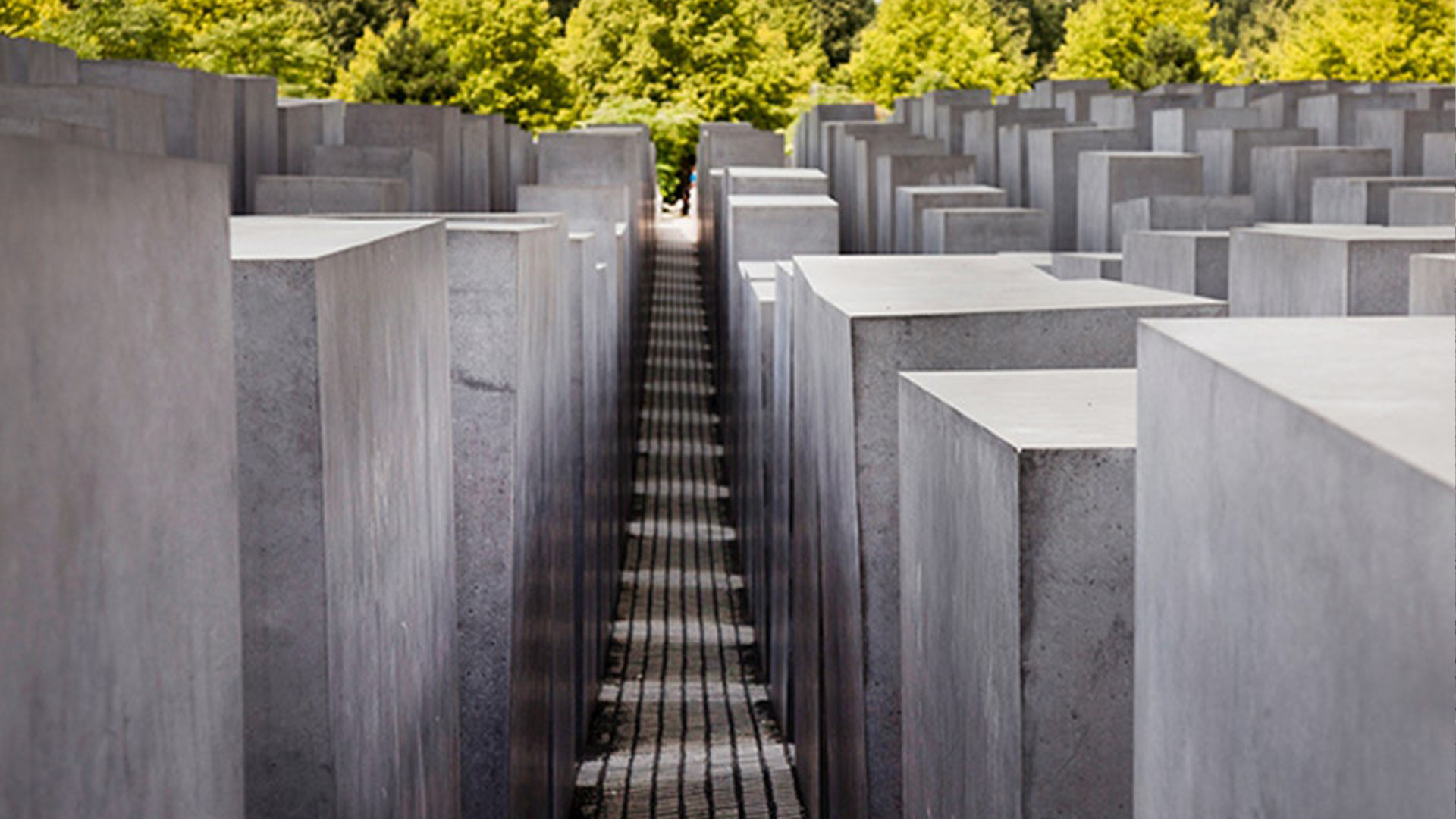 Discover Berlin: 2 Self-Guided Walks to Discover t