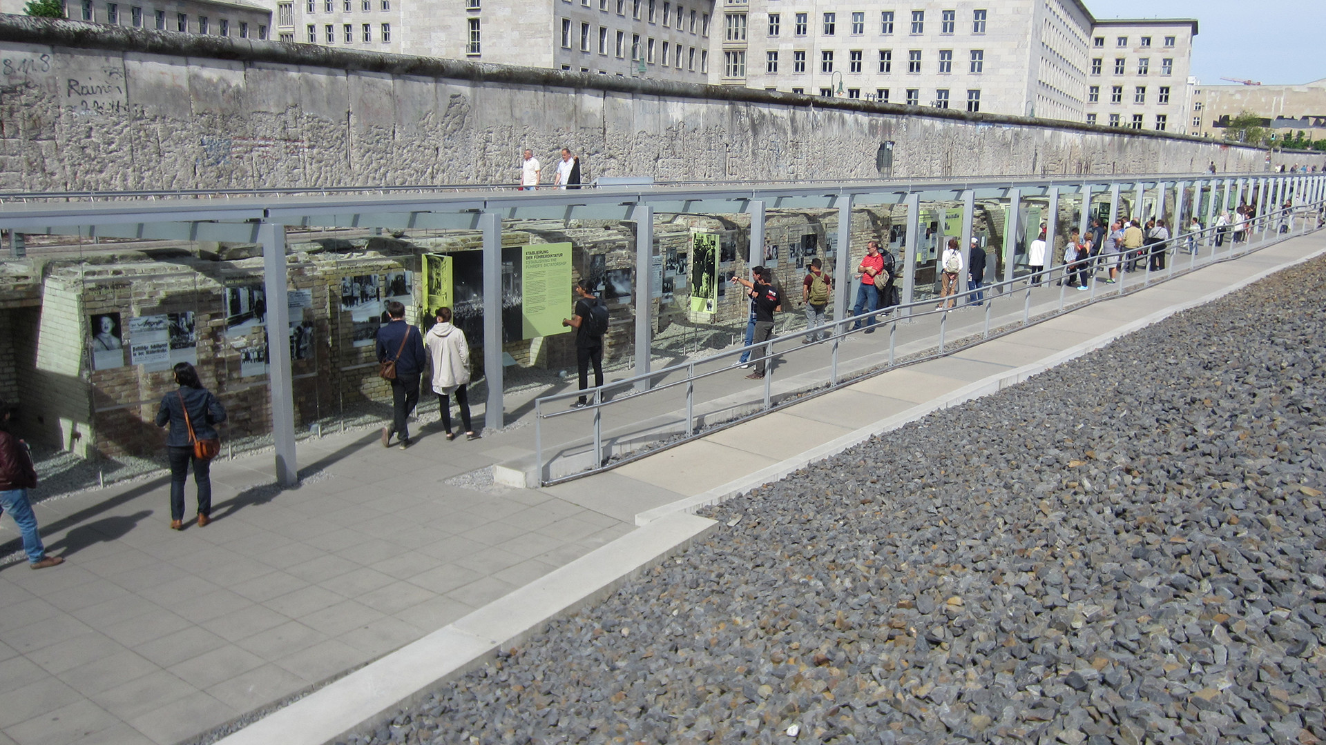 Discover Berlin: 2 Self-Guided Walks to Discover t