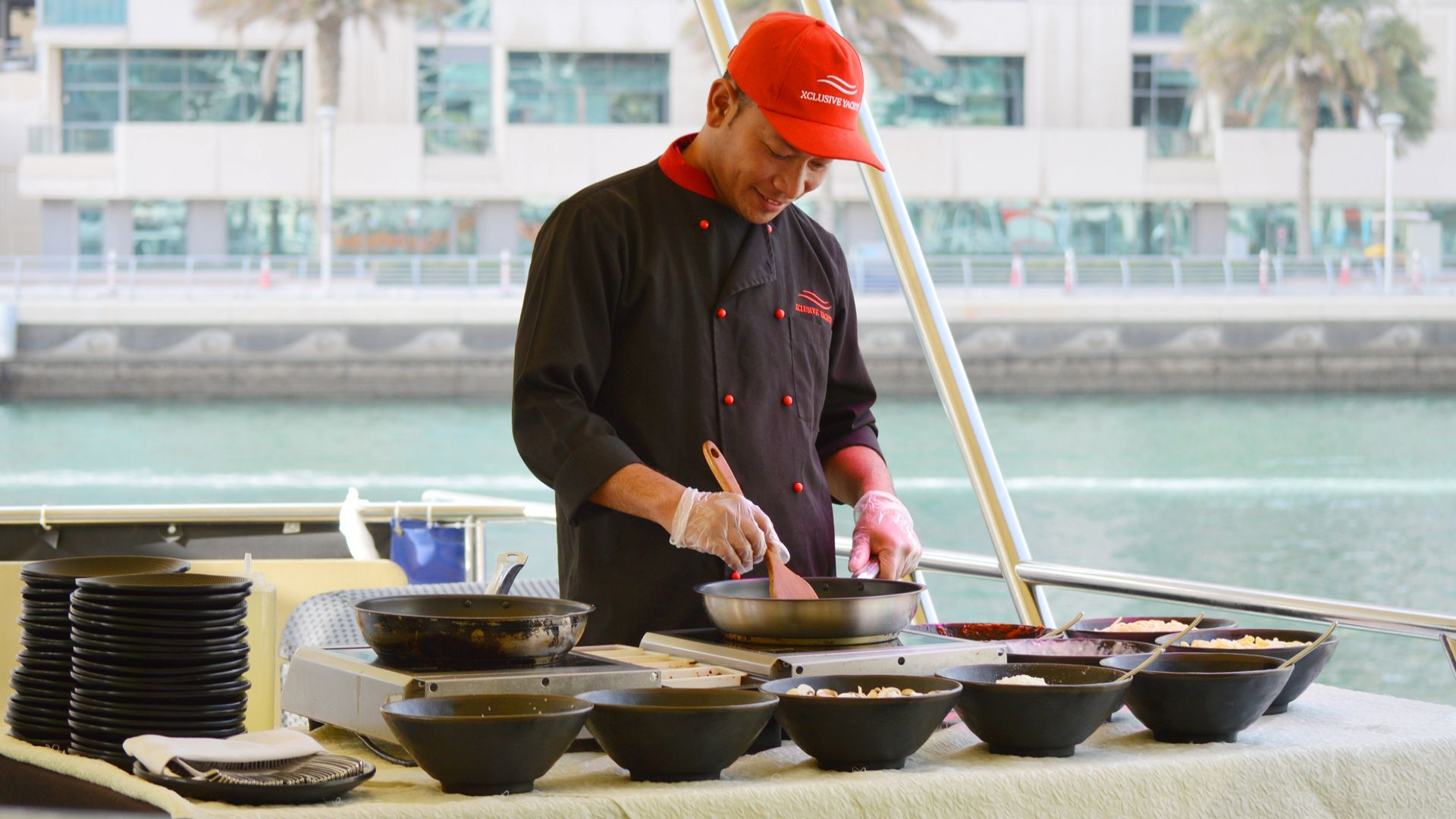 Dubai Marina Dinner Cruise with Live Music - 90 Mi