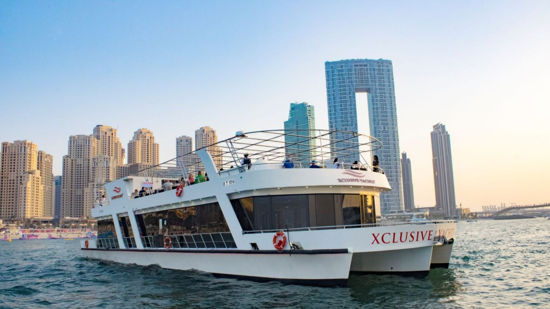 Dubai Marina Dinner Cruise with Live Music - 90 Mi