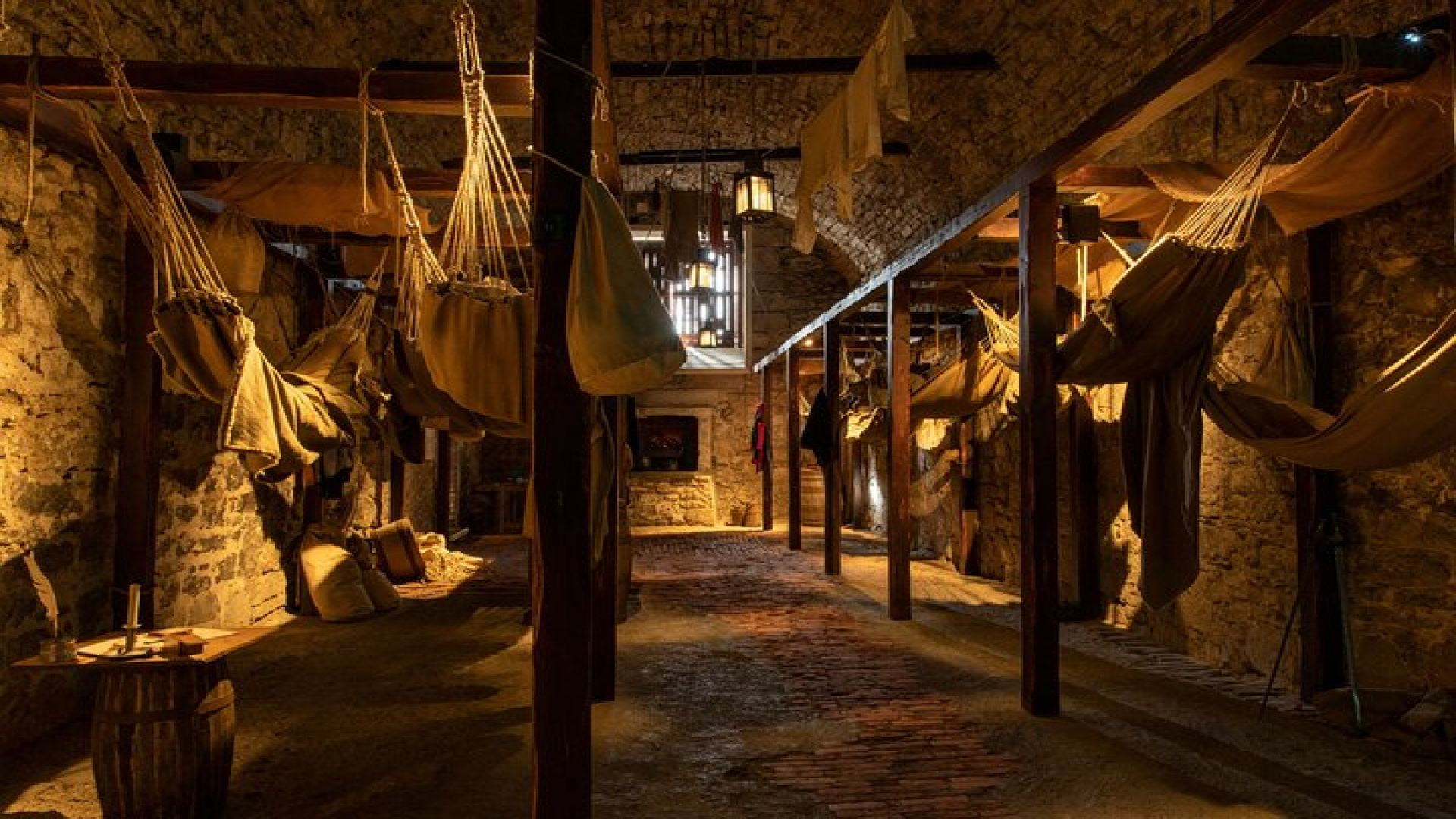 Edinburgh Castle: Guided Walking Tour with Entry T