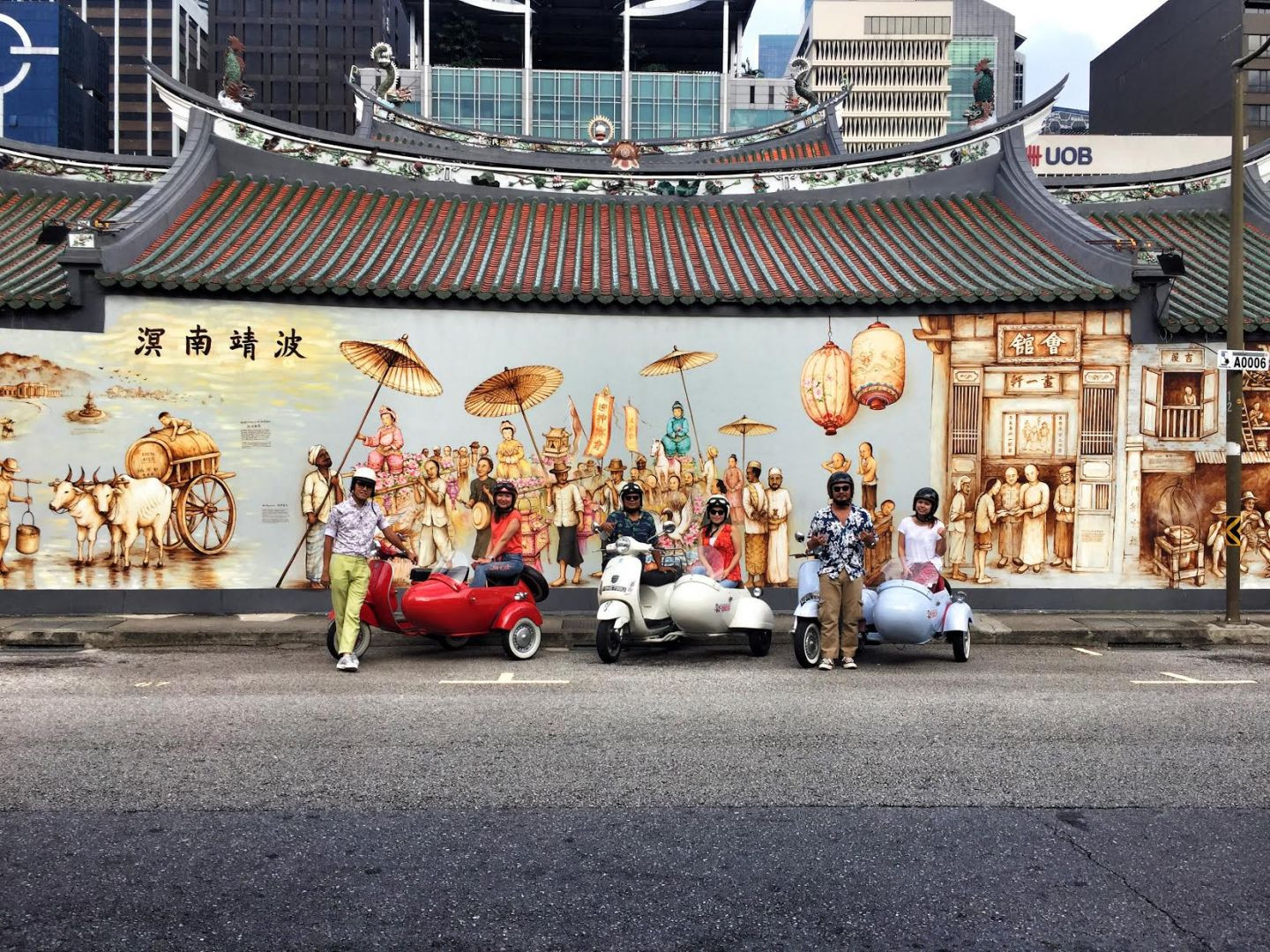 Kampong Glam & Civic District Vespa Tour in Singap