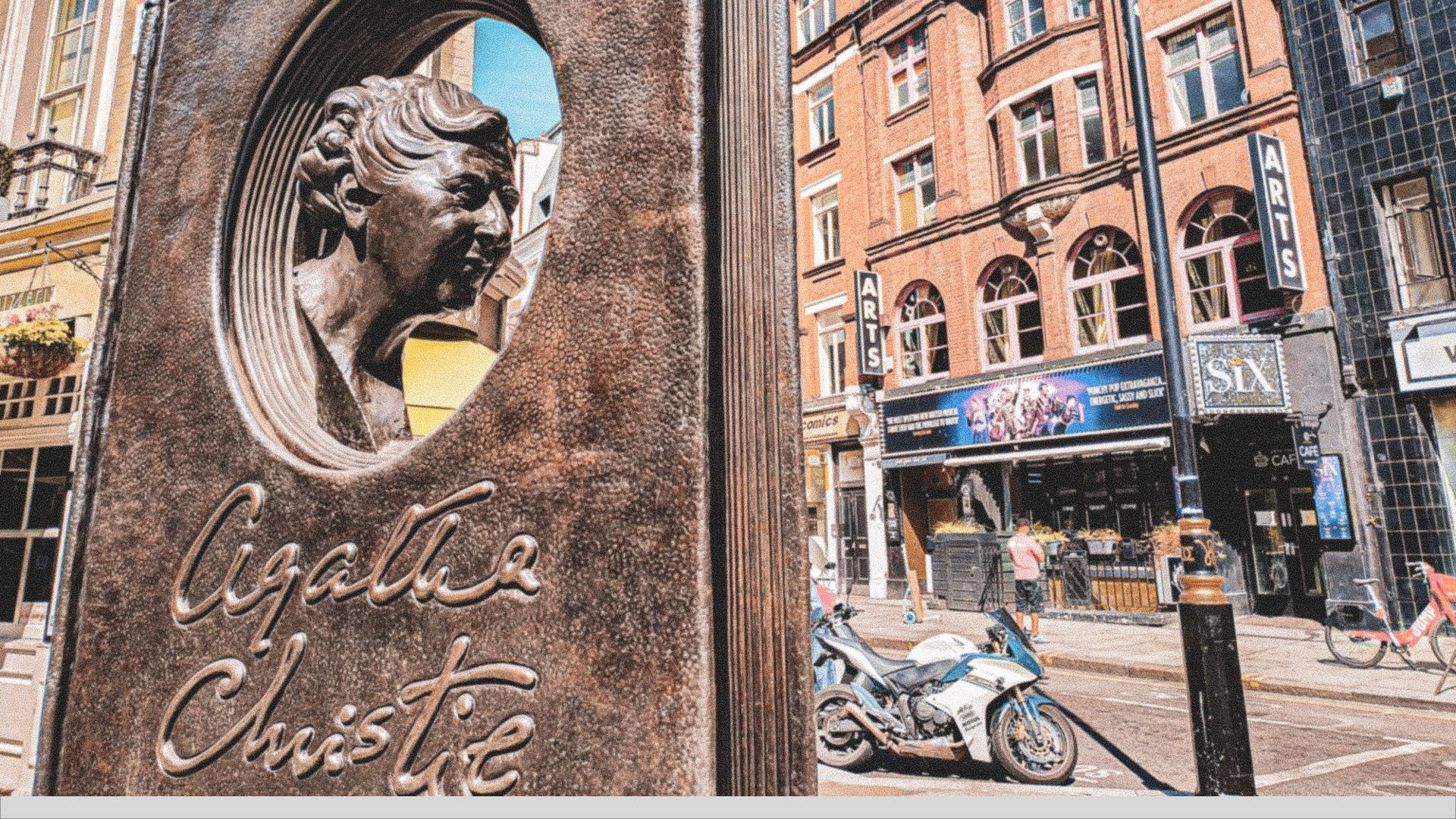 London's West End & Theatres Walking Tour